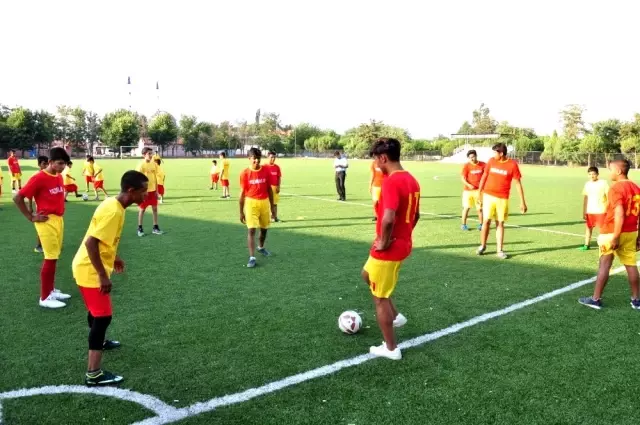 İncirliova Belediyesi Yaz Spor Okulları, Acarlar'da da startını verdi İncirliova Belediyesi Yaz Spor Okulları, Acarlar'da da startını verdi