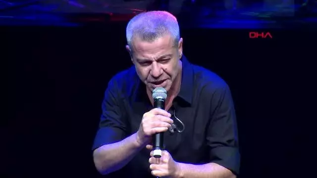 LEVENT YÜKSEL HARBİYE'DE SEVENLERİ İLE BULUŞTU