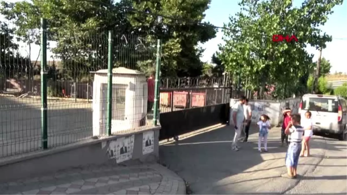 OKUL BAHÇESİNDE MAHSUR KALDI