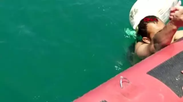 TRABZON Denizde mahsur kalan balıkçılar kurtarıldı TRABZON Denizde mahsur kalan balıkçılar kurtarıldı