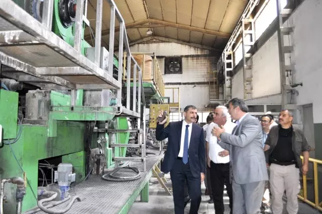 Vali Çiftçi Sungurlu'da fabrikaları gezdi Vali Çiftçi Sungurlu'da fabrikaları gezdi
