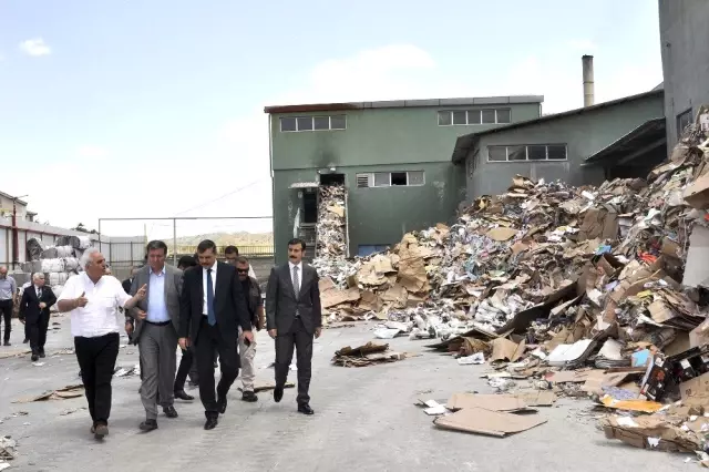 Vali Çiftçi Sungurlu'da fabrikaları gezdi Vali Çiftçi Sungurlu'da fabrikaları gezdi
