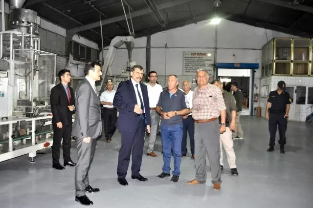 Vali Çiftçi Sungurlu'da fabrikaları gezdi Vali Çiftçi Sungurlu'da fabrikaları gezdi