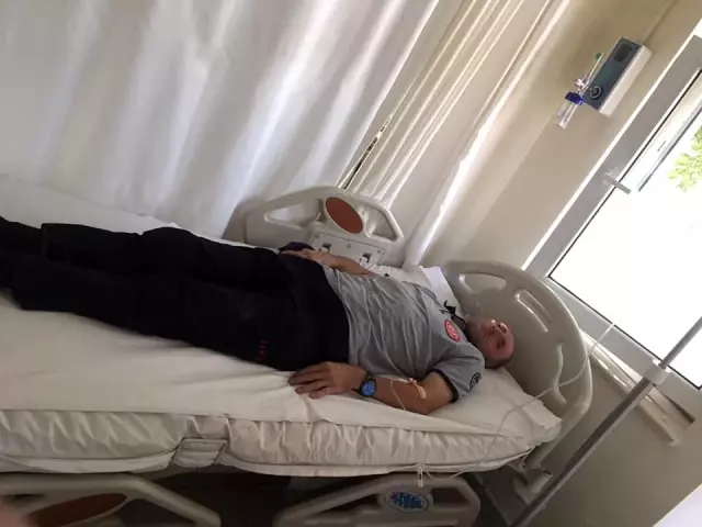 Yangını söndürmek isteyen itfaiye ekiplerini arı soktu Yangını söndürmek isteyen itfaiye ekiplerini arı soktu