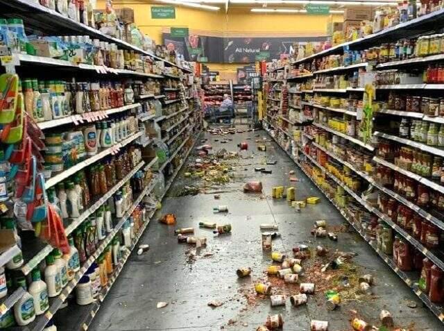 ABD'de son 20 yılın en büyük depremi: 7,1'le sallandılar!