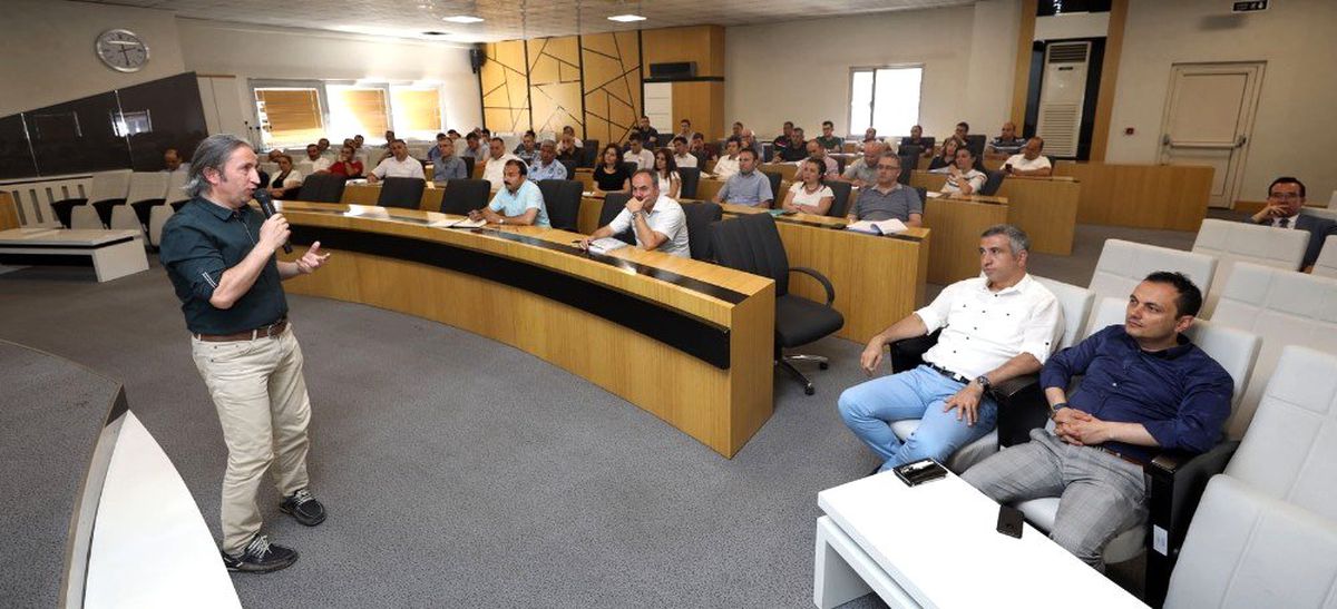 Afyonkarahisar Belediyesi'nden sorumlu personele strateji ve planlama eğitimi