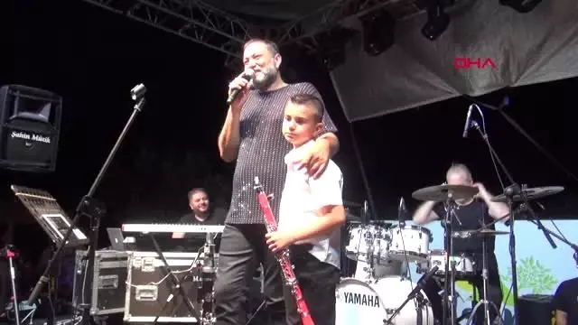 AYTA SÖZERİ VE GÖKÇE BAHADIR'DAN AÇIKHAVA'DA DÜET AYTA SÖZERİ VE GÖKÇE BAHADIR'DAN AÇIKHAVA'DA DÜET