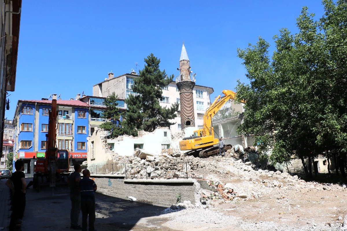 Cami 2.kez yıkıldı minaresi 5 asırdır ayakta