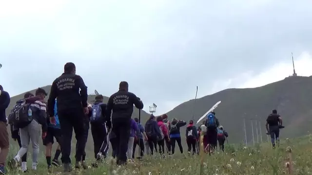 Dağcılar Milli Mücadele için Palandöken'e tırmandı