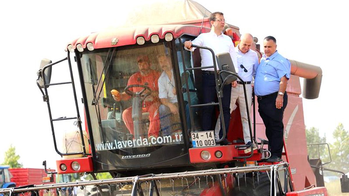 Ekrem İmamoğlu hasat şenliğine katılıp biçerdövere bindi: İstanbul, tarımıyla da bereketli