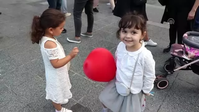 Gürcistan'daki protestolar sürüyor Gürcistan'daki protestolar sürüyor