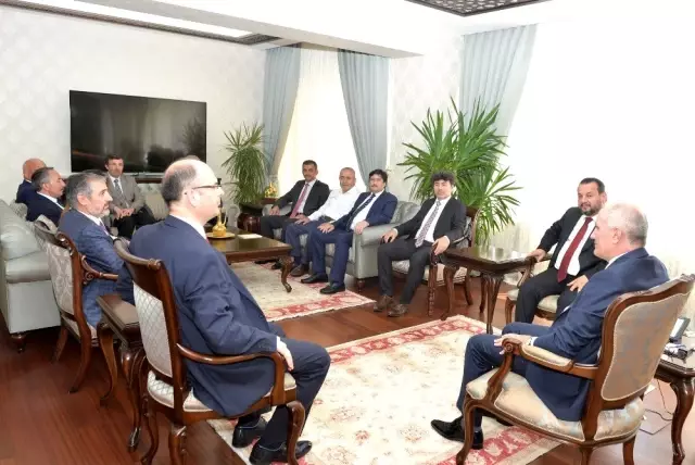 Rektörlerden Vali Meral'e ziyaret Rektörlerden Vali Meral'e ziyaret