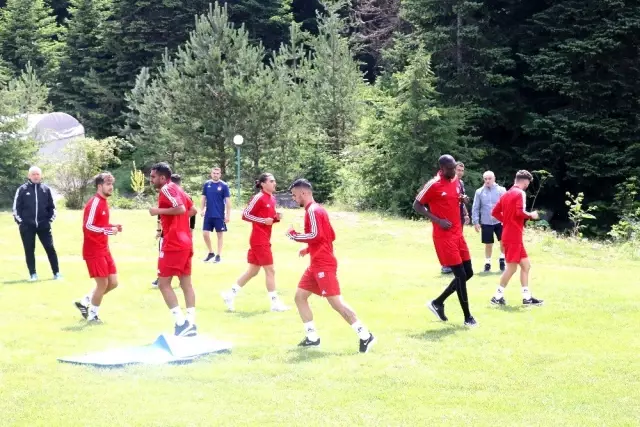 Sivasspor, Bolu'da kamp çalışmalarına başladı Sivasspor, Bolu'da kamp çalışmalarına başladı