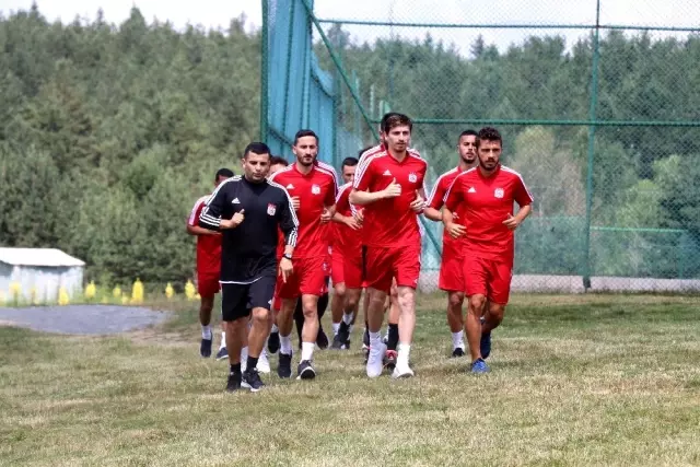 Sivasspor, Bolu'da kamp çalışmalarına başladı Sivasspor, Bolu'da kamp çalışmalarına başladı