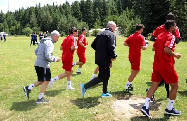 Sivasspor, Bolu'da kamp çalışmalarına başladı Sivasspor, Bolu'da kamp çalışmalarına başladı