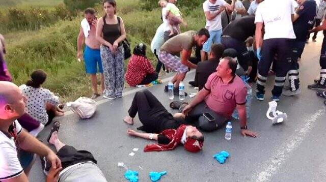 Son Dakika! Piknikten dönen işçileri taşıyan midibüs devrildi! 12'si ağır 23 yaralı