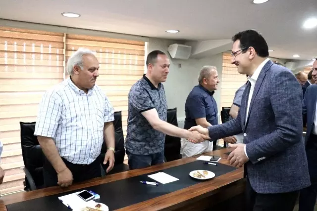 AK Parti Genel Başkan Yardımcısı Yavuz Sakarya'da belediye başkanlarıyla buluştu