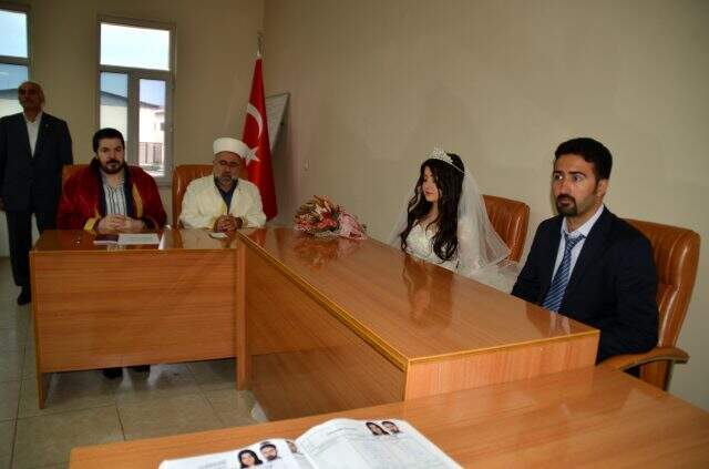 AK Parti'li Ağrı Balediyesi'de yeni uygulama: Dini ve resmi nikah birlikte kıyıldı