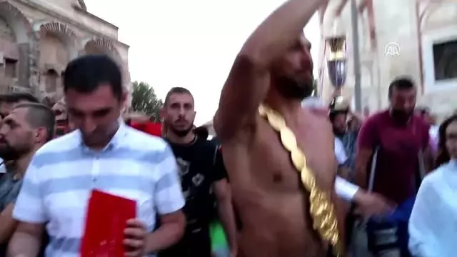 Ali Gürbüz, 'pehlivan hamamı' geleneğini sürdürdü Ali Gürbüz, 'pehlivan hamamı' geleneğini sürdürdü