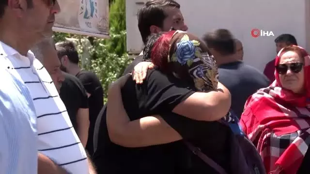 Evinde asılmış halde bulunan eski müsteşar yardımcısı toprağa verildi