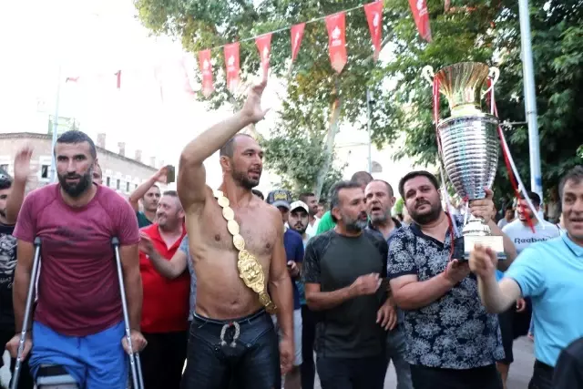'Gürbüz' hamam geleneğini bozmadı 'Gürbüz' hamam geleneğini bozmadı