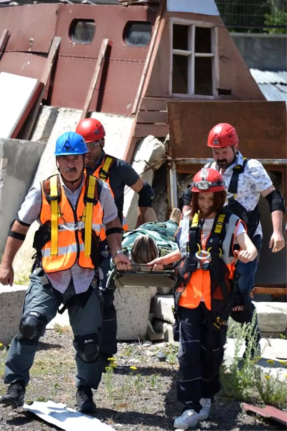 Öğretmenlerden gerçeği aratmayan tatbikat