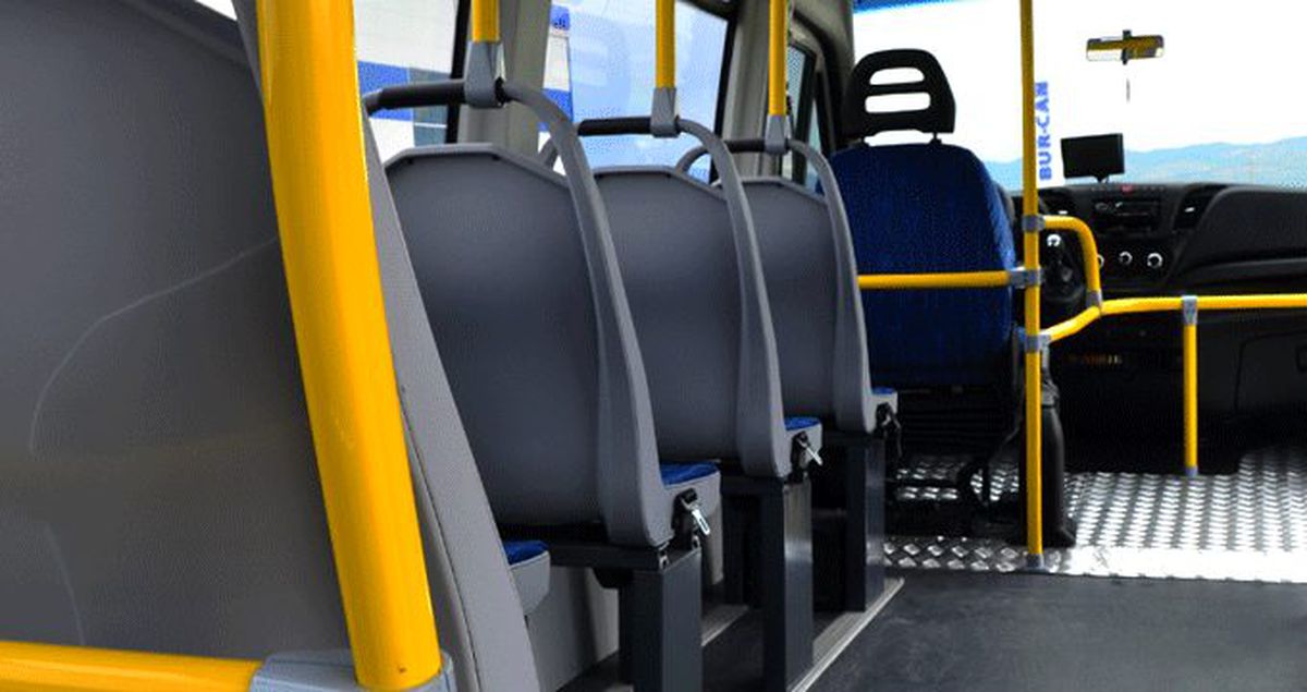 Sarhoş adam, kız öğrenciyi taciz edip yolculara bıçak çekti