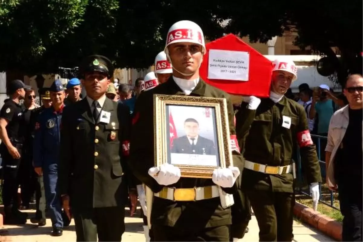 Şehit Uzman Onbaşı Şevik, Adana'da son yolculuğa uğurlandı