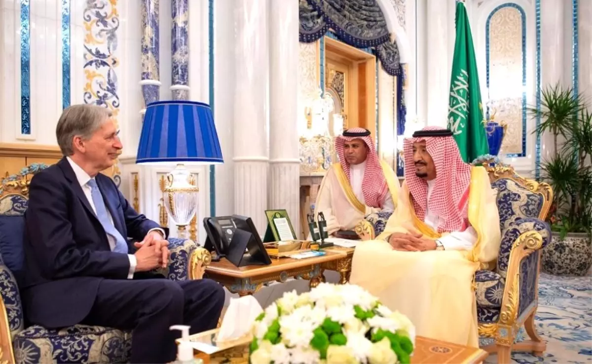 Suudi Arabistan Kralı, İngiliz Maliye Bakanı ile görüştü