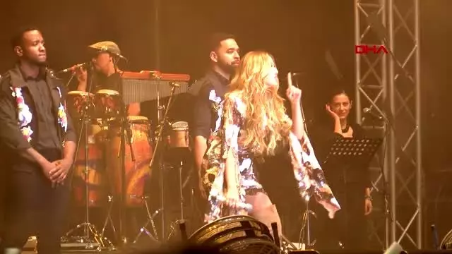 ZONGULDAK Ereğli'de Hadise ve Murat Boz coşkusu ZONGULDAK Ereğli'de Hadise ve Murat Boz coşkusu