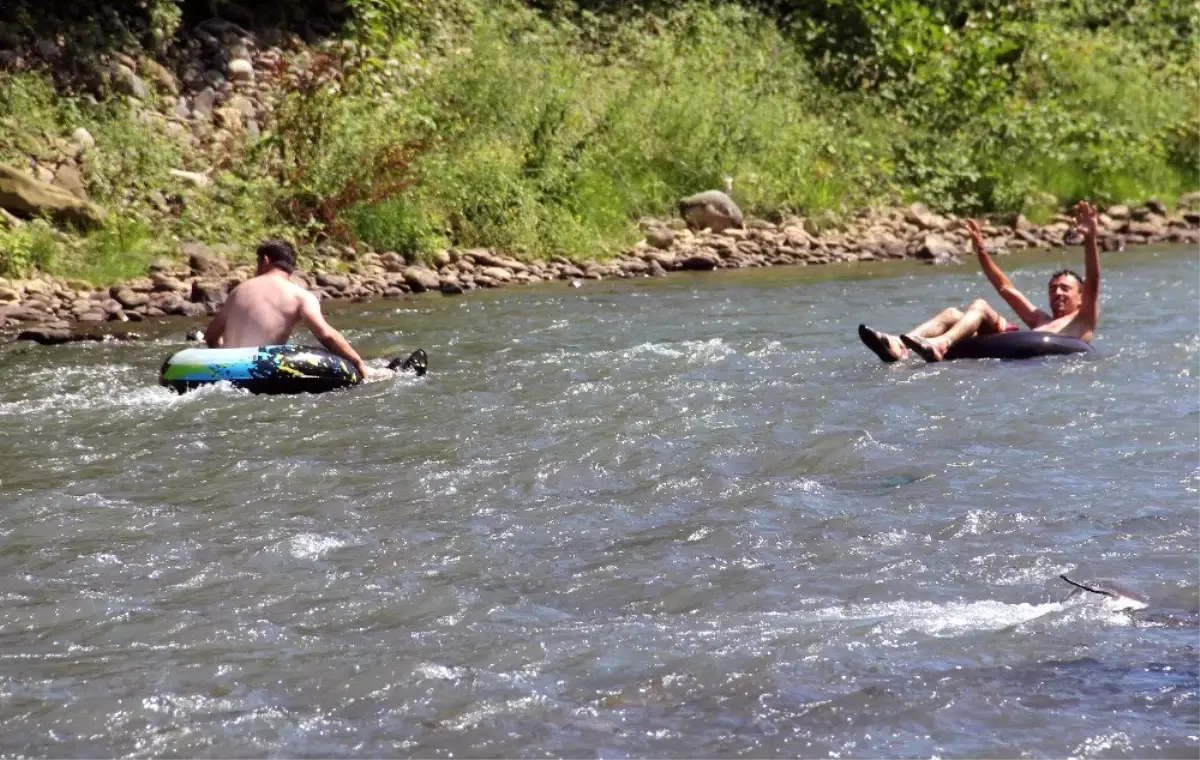 Aksu Deresi'nde şambrel rafting heyecanı