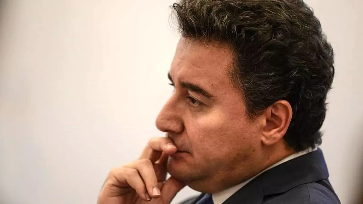 Ali Babacan 'kendi ilkeleriyle AK Parti arasındaki derin farklılıklar' nedeniyle istifasını açıkladı