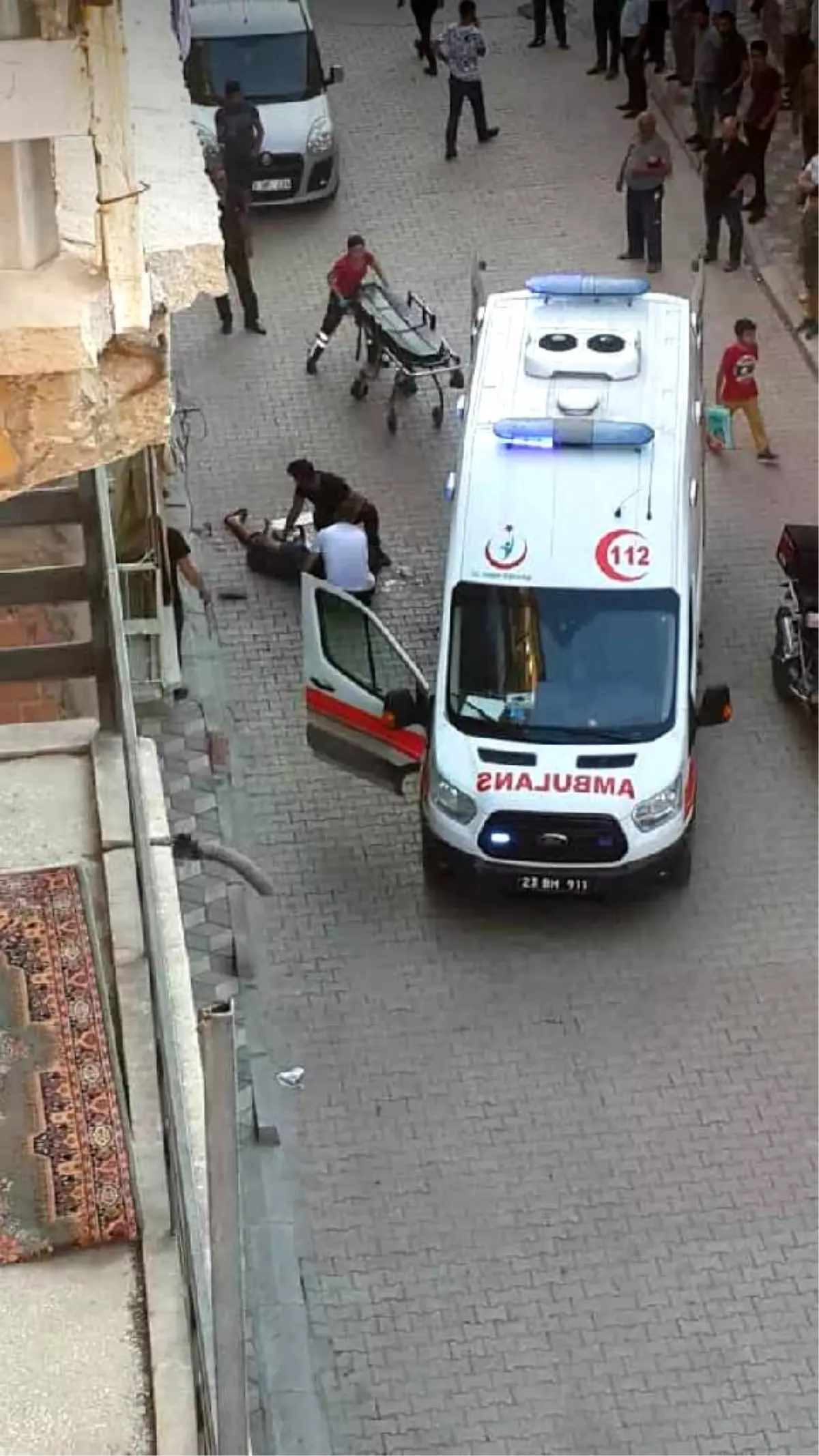 Berber, tartıştığı Afgan'ı tüfekle yaraladı