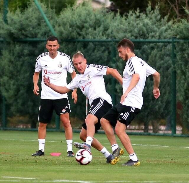Beşiktaş yeni sezon hazırlıklarına başladı! 4 isim çalışmaya katılmadı