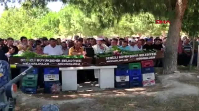 DENİZLİ Tüfekle vurularak öldürülen amca- yeğen toprağa verildi DENİZLİ Tüfekle vurularak öldürülen amca- yeğen toprağa verildi