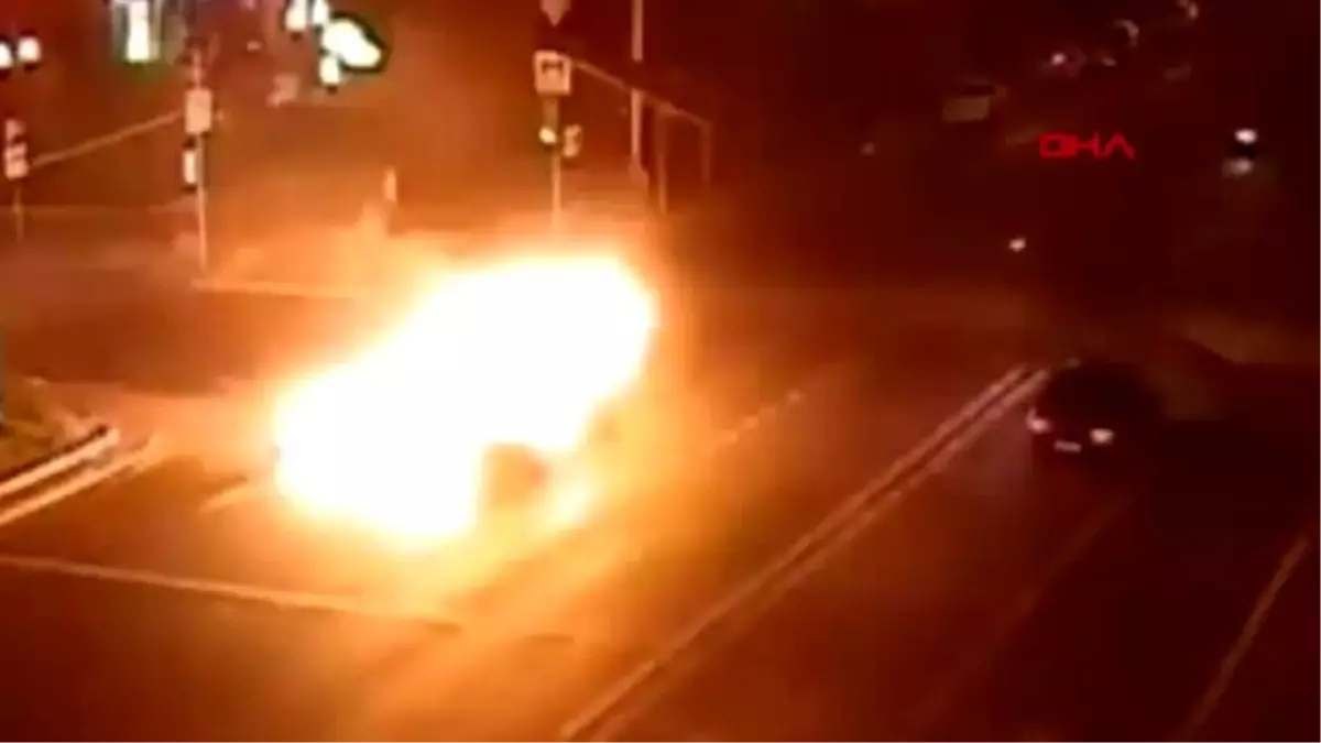 DHA DIŞ- Rusya'da otomobile çarpan motosiklet alev aldı