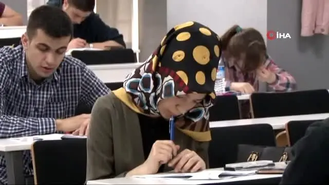 Kariyer Danışmanı Nur Erdem Özeren: 'Şimdiden geleceğin mesleklerine göre karar vermeyin' Kariyer Danışmanı Nur Erdem Özeren: 'Şimdiden geleceğin mesleklerine göre karar vermeyin'