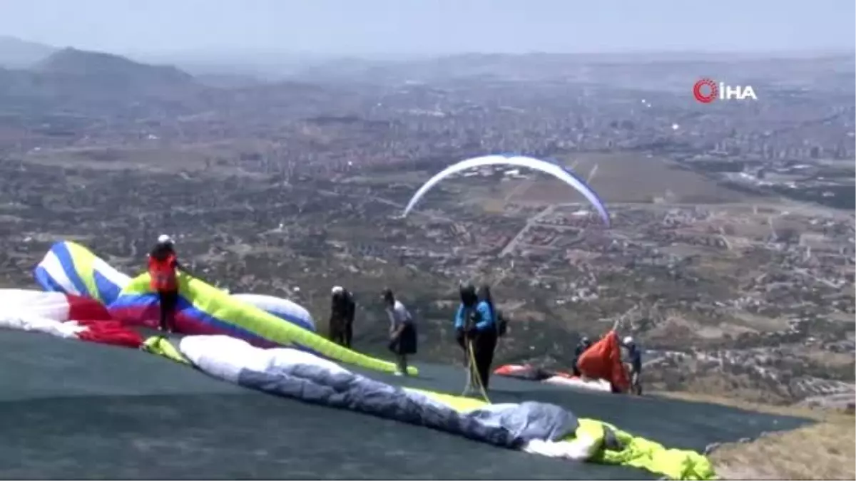 Kayseri'de yamaç paraşütü şöleni