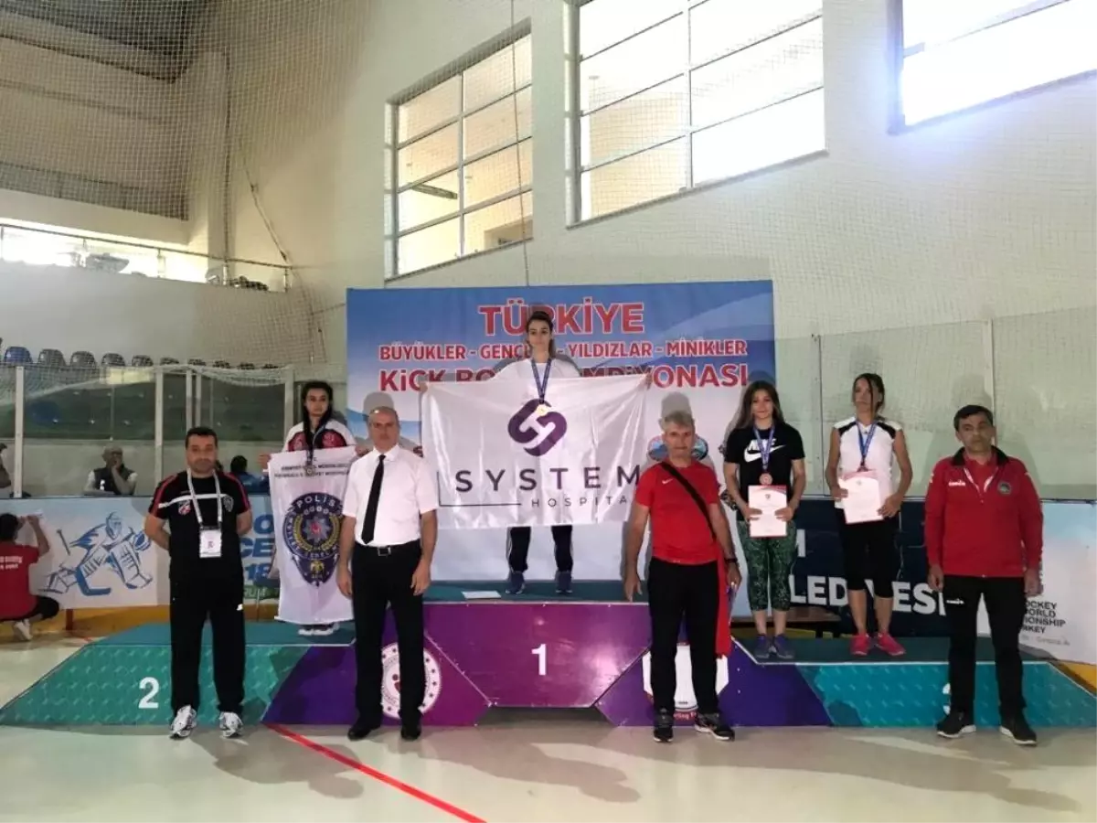 Kayserili Kickboks Sporcular Erzurum'dan 5 şampiyonlukla döndü