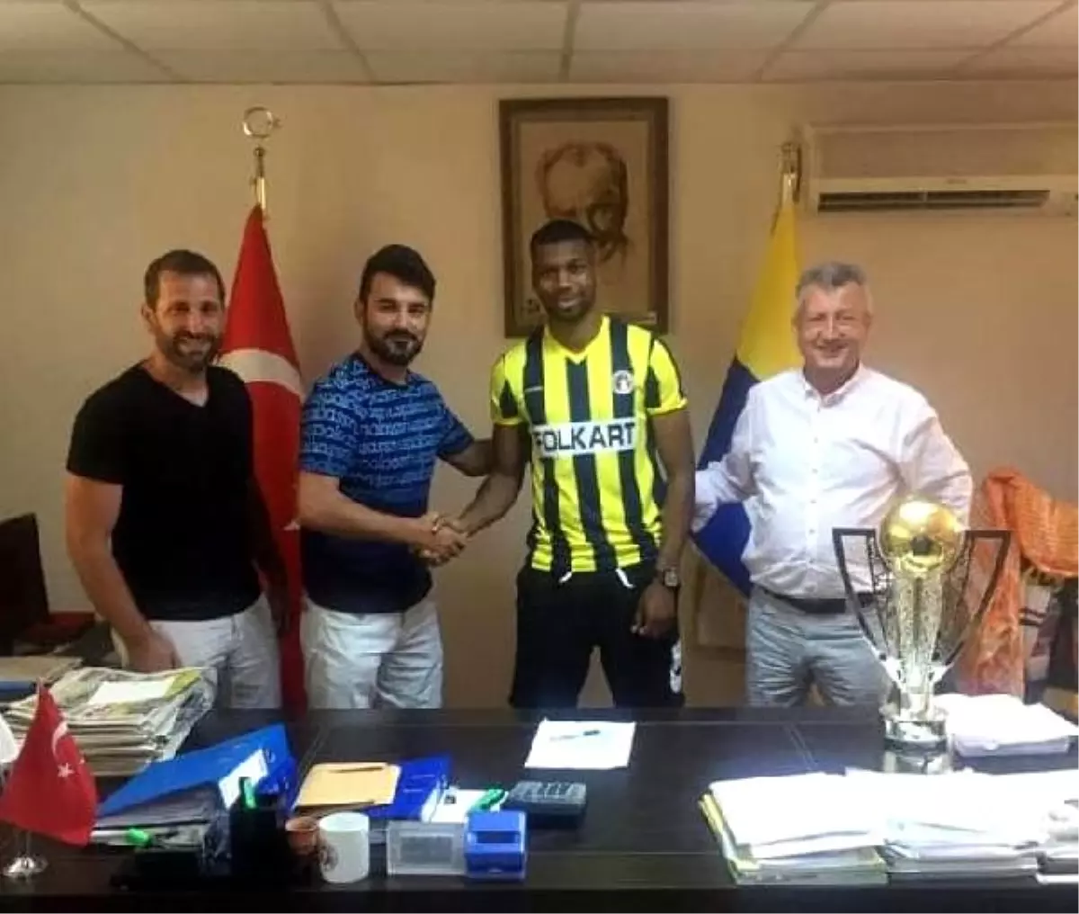 Menemen'de Sangare imzaladı