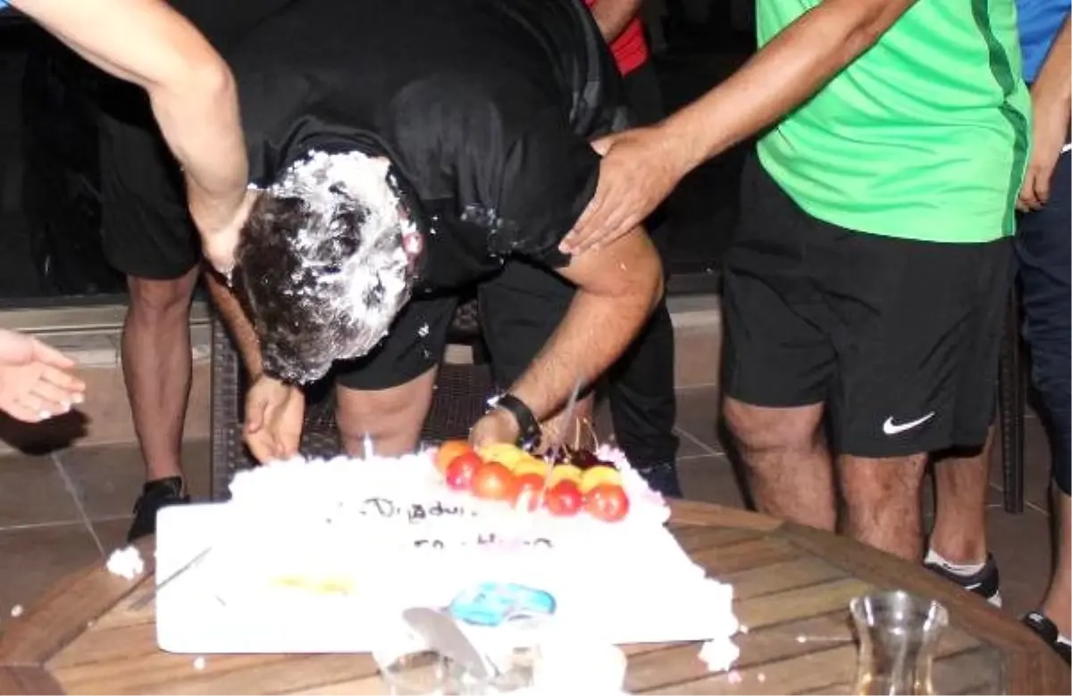 Menemenspor'da Kurşunlu'ya sürpriz pasta