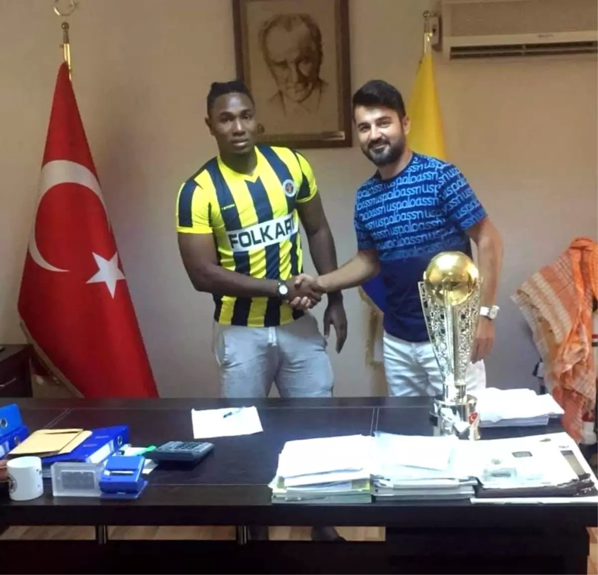 Menemenspor'dan iki imza