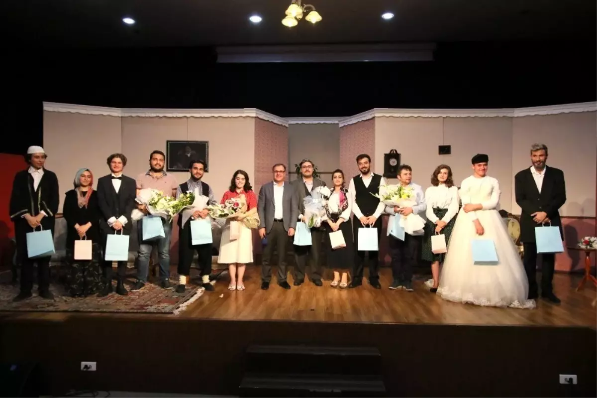 'Pinti Hamit' hem güldürdü hem düşündürdü