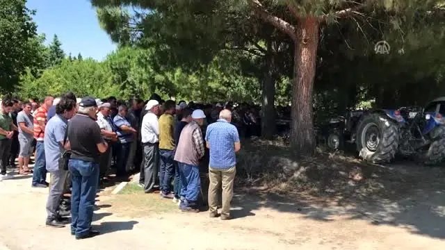 Silahlı saldırıda ölen amca yeğen toprağa verildi