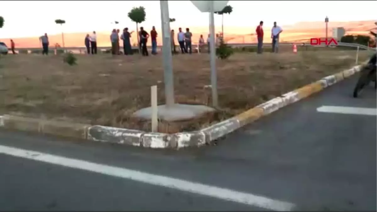 Sivas'ta otomobil motosikletle çarpıştı 1 ölü, 4 yaralı