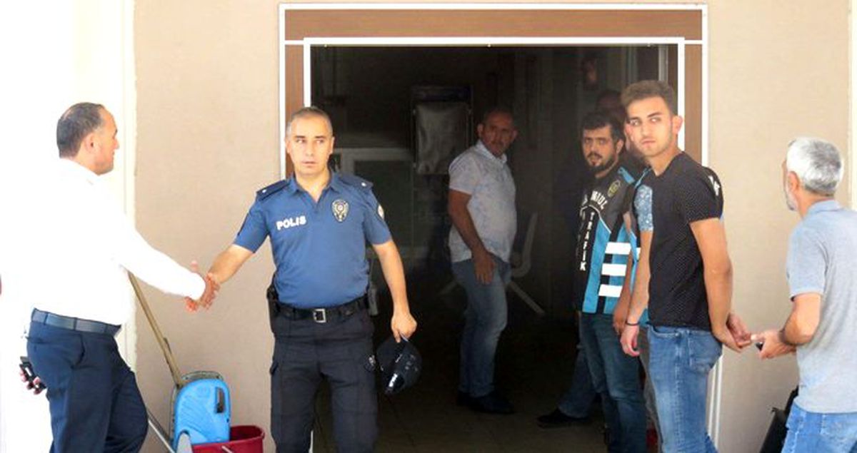Pendik magandasının elini sıkan polis amiri görevden alındı