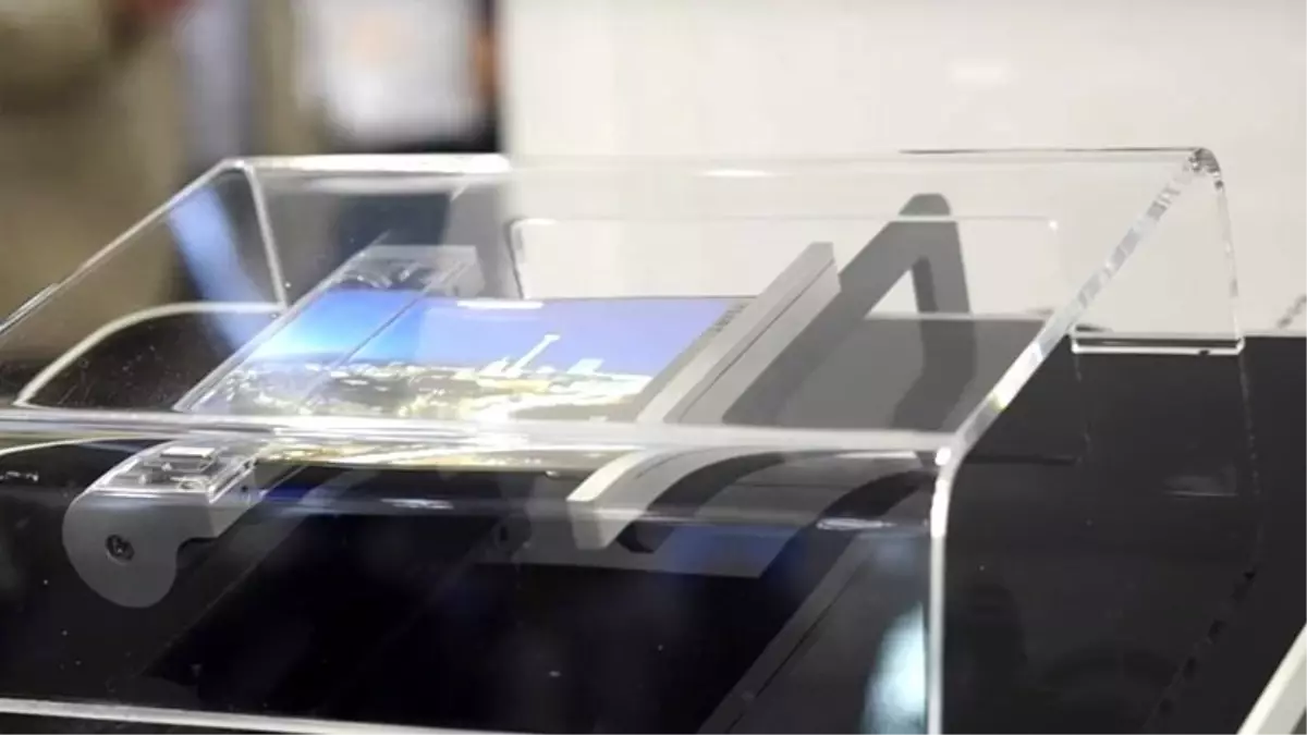 Sony'nin Yuvarlanabilir Ekranlı Katlanabilir Telefonu, 10x Yakınlaştırmaya Sahip Olacak