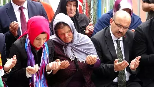 THY'nin 'Maçka' uçağı ilk seferini Trabzon'a yaptı (2) THY'nin 'Maçka' uçağı ilk seferini Trabzon'a yaptı (2)
