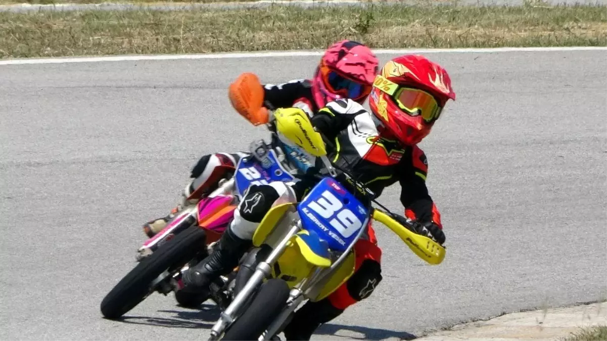 Uşak'ta 'Süpermoto' 2. ayak yarışması nefes kesti