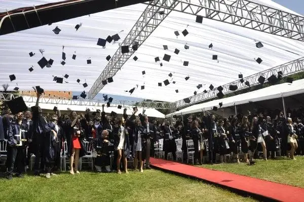 Yeditepe Üniversitesi'nde mezuniyet heyecanı Yeditepe Üniversitesi'nde mezuniyet heyecanı